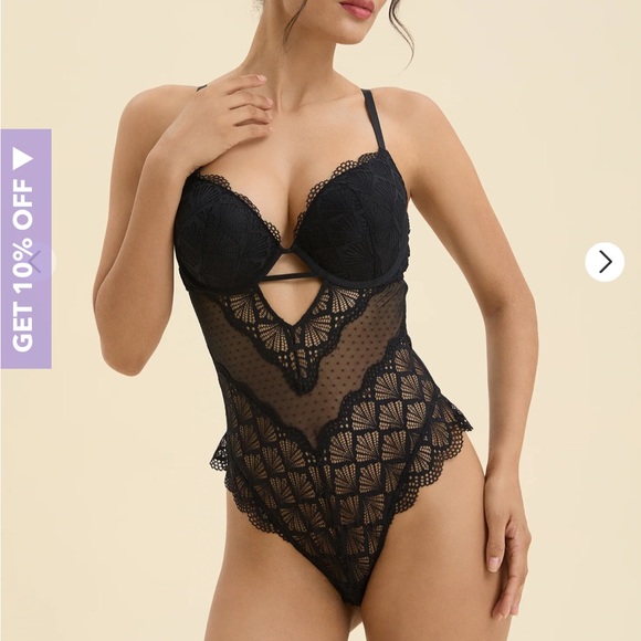 Elegant Black Lace Bodysuit - Picture 1 of 4